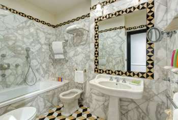 Luxury-hotel-in-central-Rome-Starhotels-Hotel-d-Inghilterra-Roma-Junior-Suite-Bathroom-2.d639471228b8c7ab6eb81b934bee4cbe_16-07-2020-225945.jpg