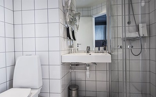 bathroom-first-hotel-mayfair-copenhagen-1_6008_0_25-05-2018-110752.jpg